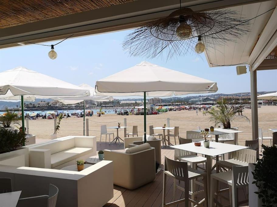 Happy , 2 Bed 2 Bath , Seaview Airco Wifi Apartment