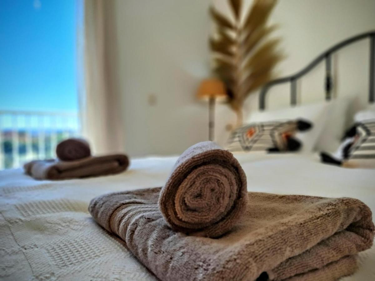 Apartment Happy , 2 Bed 2 Bath , Seaview Airco Wifi *