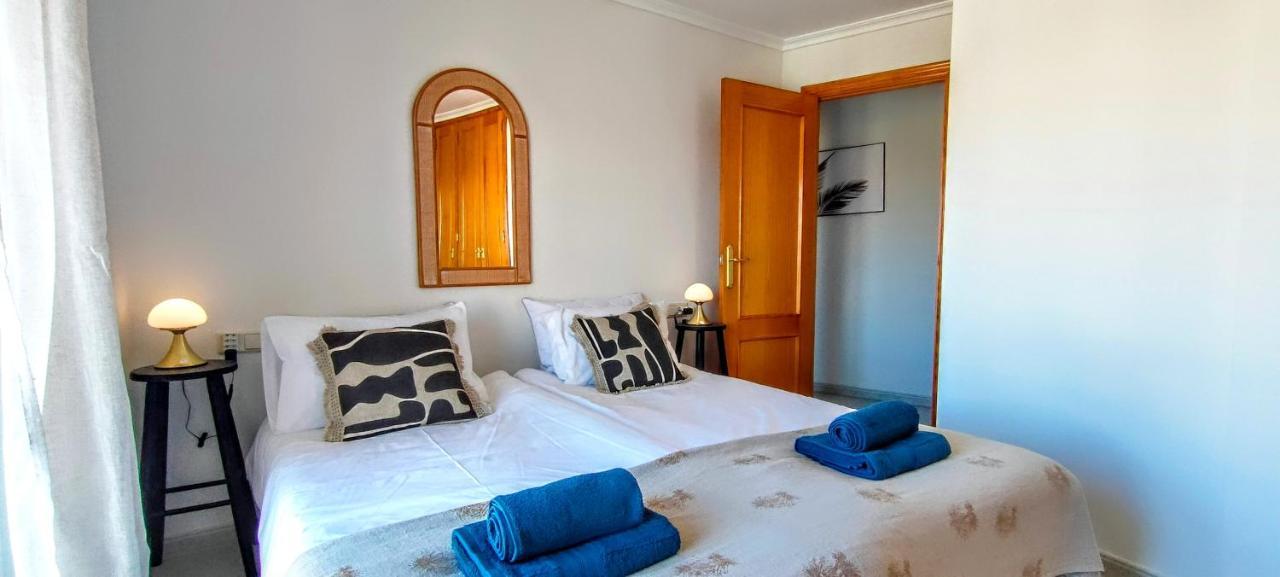 Apartment Happy , 2 Bed 2 Bath , Seaview Airco Wifi *