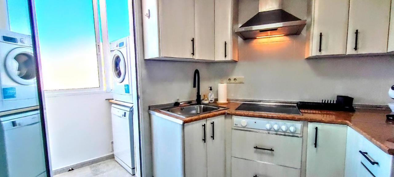 Happy , 2 Bed 2 Bath , Seaview Airco Wifi Apartment